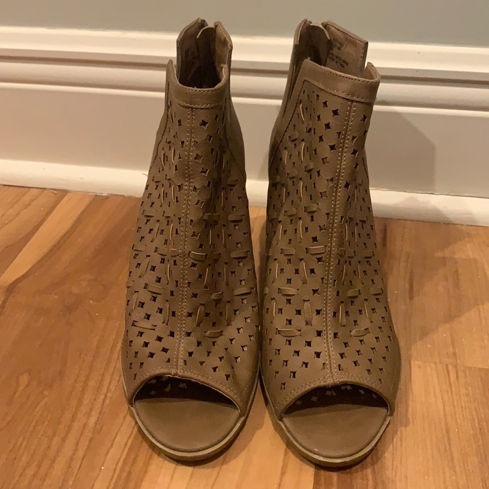 Side 8 Tan Bootie